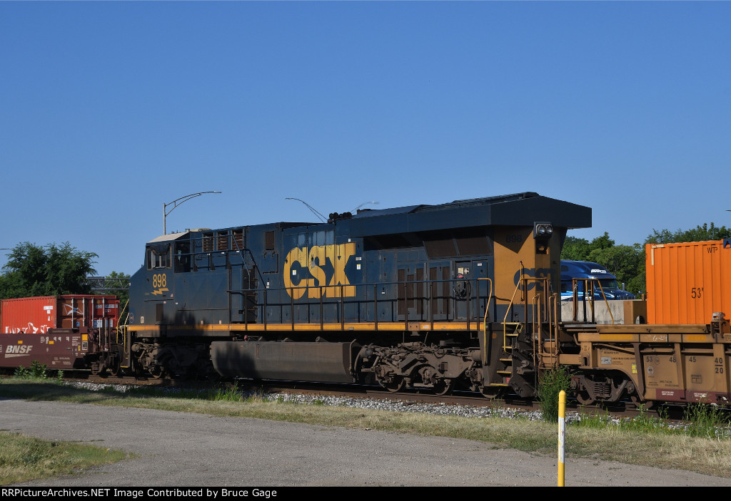 CSX 898